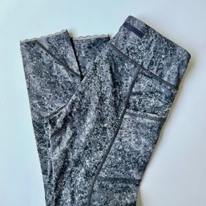 Lululemon cropped leggings, Size 6